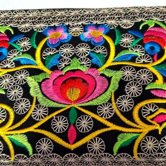 Boho Black Colorful Floral Embroidered Multi-section Wristlet - Picture 4 of 12